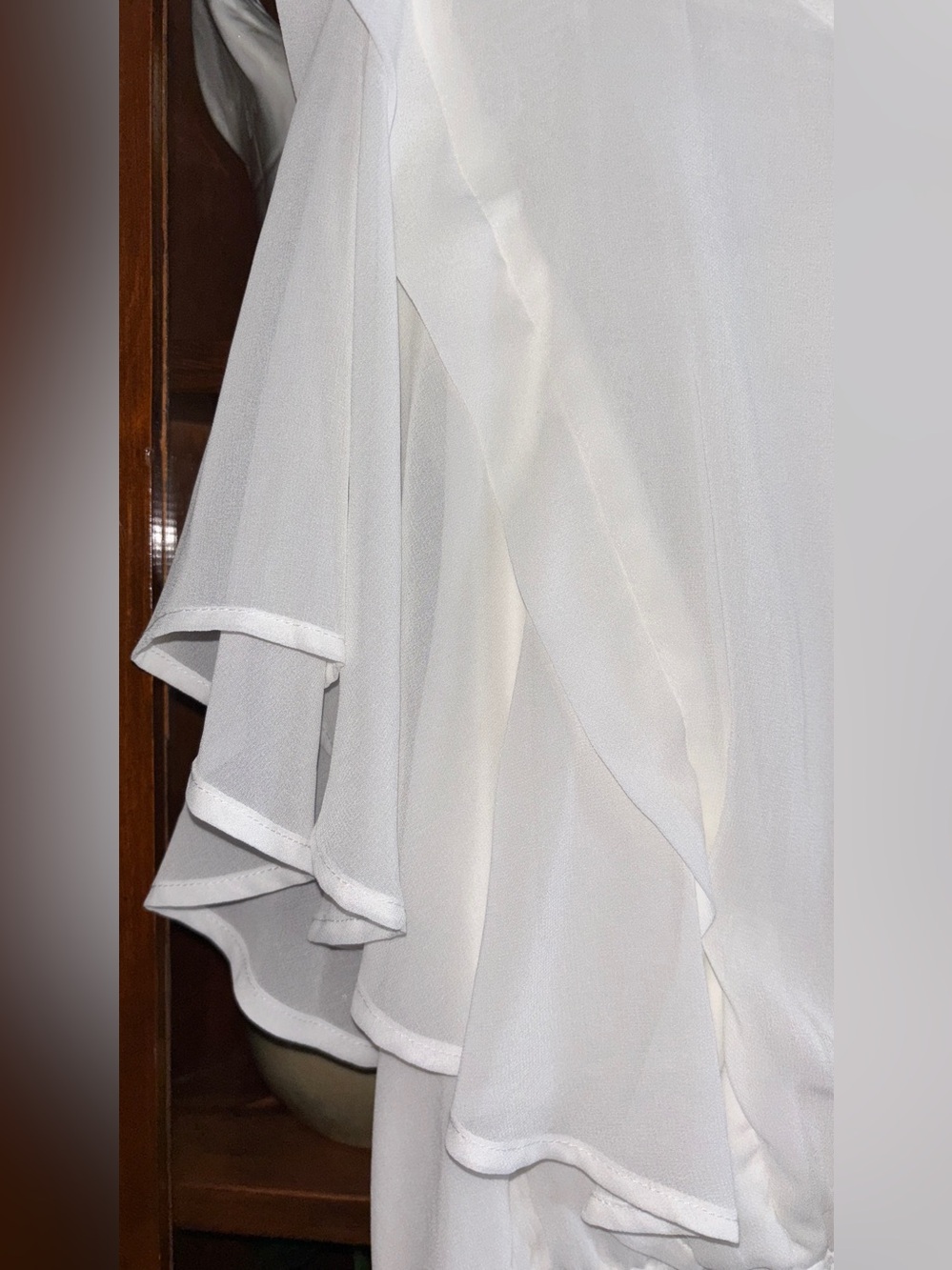 Gilli White Flutter Sleeve Midi Dress - Picture 3 of 9